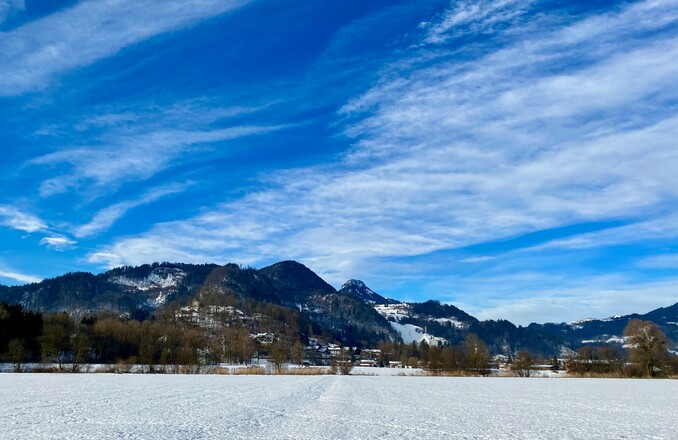 Winterlandschaft mit Blick zum Hocheck und Brünnstein