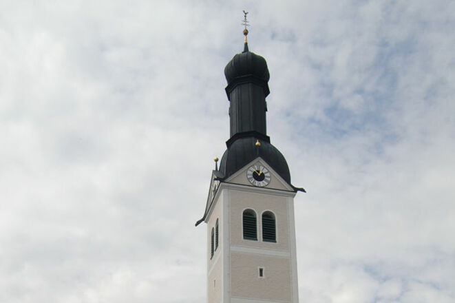 Turm der Pfarrkirche St. Nikolaus