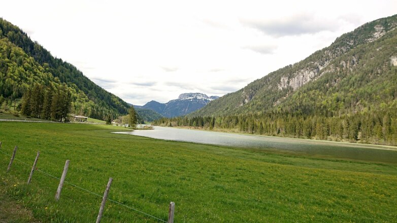 Der Pillersee auf der Steinbergrunde von Saalbach startend