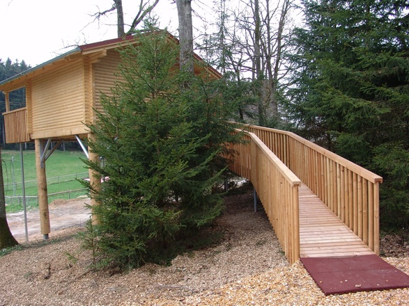 Baumhaus Heidi hinten Außenansicht