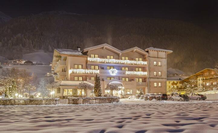 Hausansicht Winter Abend