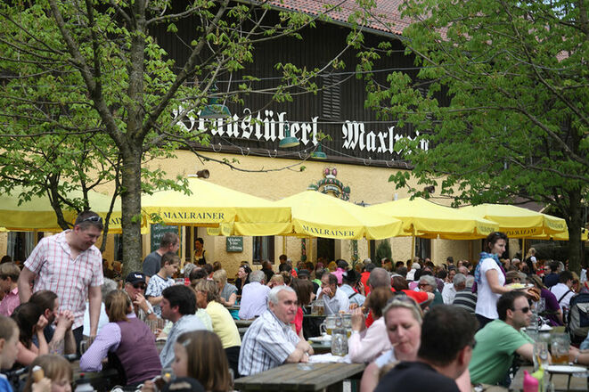 Bräustüberl Maxlrain mit Biergartenbetrieb.