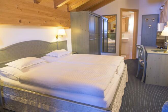 Hohes Suedbalkonzimmer Goeldenboden