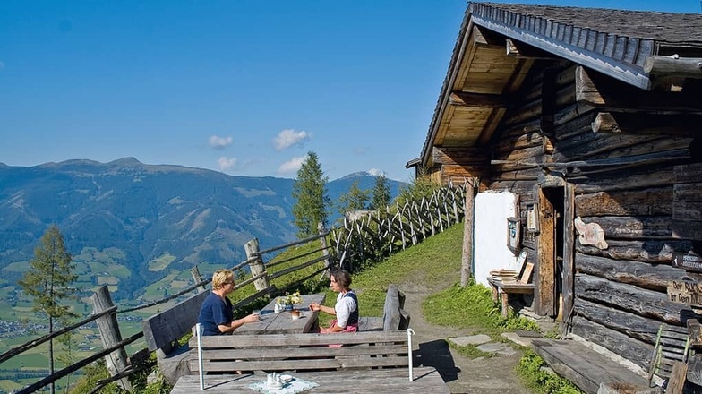 Gemütlich und aussichtsreich ist es auf der Unterbergalm