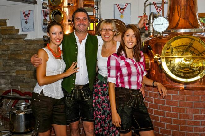 Fam. Warter in der Dachstein-Destillerie