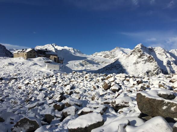Braunschweiger Hütte im Schnee Richtung Pitztaler Jöchl