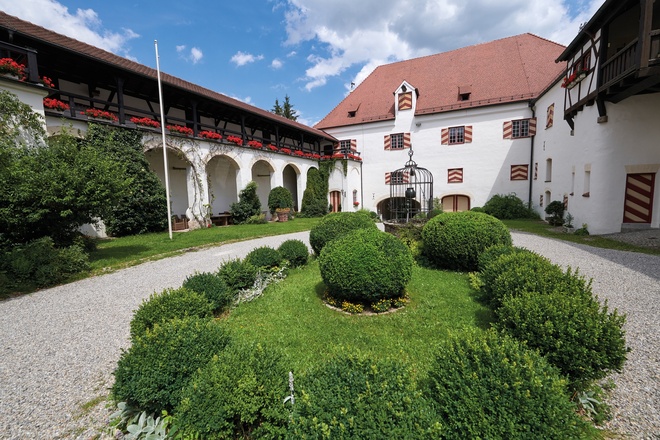 Schloss Kronburg, Innenhof
