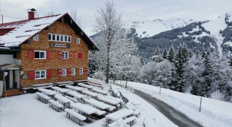 Schöntalhof Front Winter Walser Bergwelt