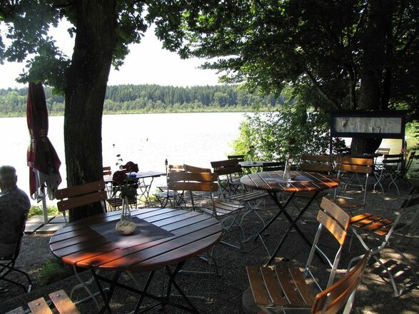 Biergarten am Strandhaus Höfstätter See.