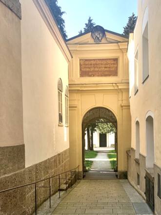 Portal des Sebastiansfriedhof von der Linzer Gasse