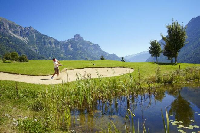 Golfplatz Bludenz-Braz mit Roggelskopf