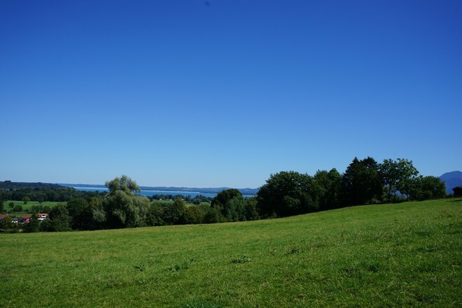 Blick von Urschalling auf den Chiemsee