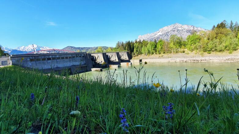 Wasserkraftwerk in Puch Urstein mit Untersberg