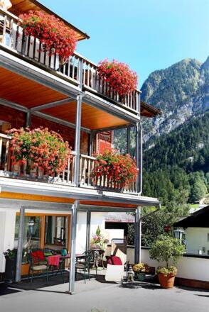 Biotel Eingangsbereich Terrasse II