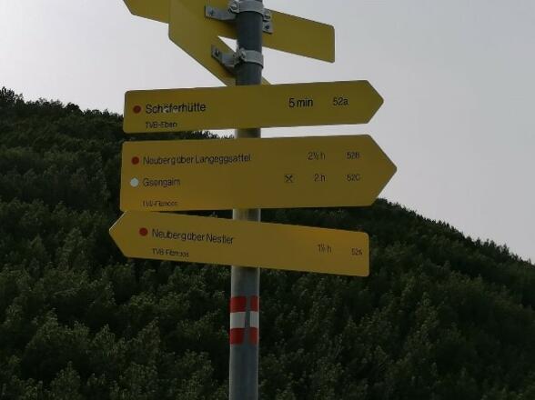 Wegweiser am Langeggsattel