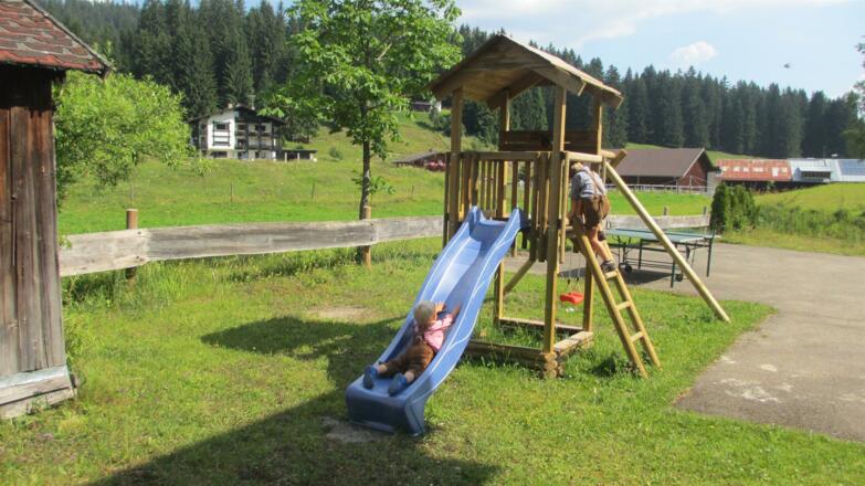 walmdinger-haus-spielplatz