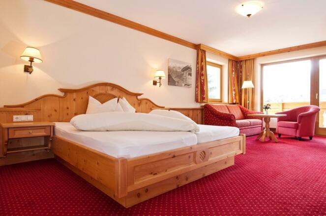 Juniorsuite Stubaier Zirbe - Foto_ Chris Hasibeder