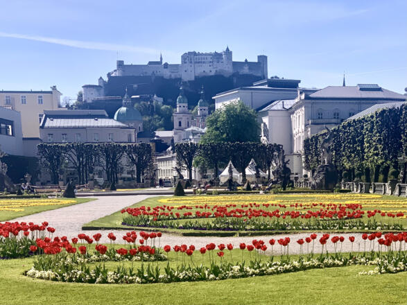 Salzburg vom Mirabellgarten aus gesehen