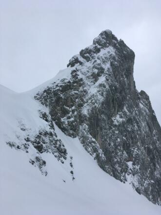 Unter der Bischofsmütze. Hier gibts es noch zahlreiche mögliche Schartenbegehungen.