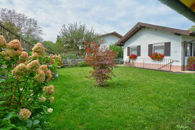Ferienwohnung und Blick auf den Garten