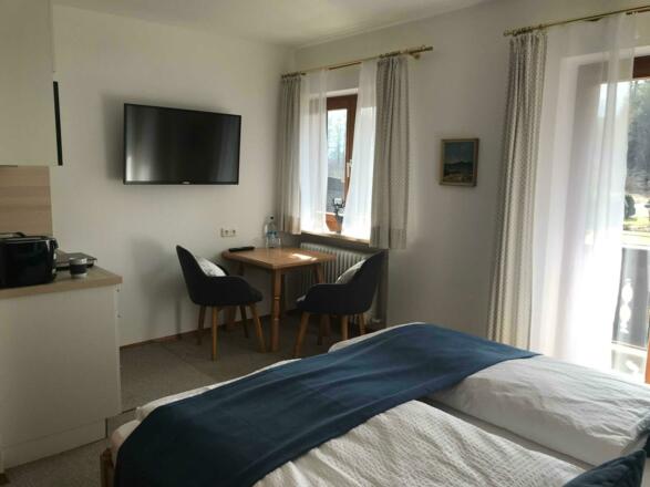 Alle Zimmer sind mit Flatscreen-TV ausgestattet