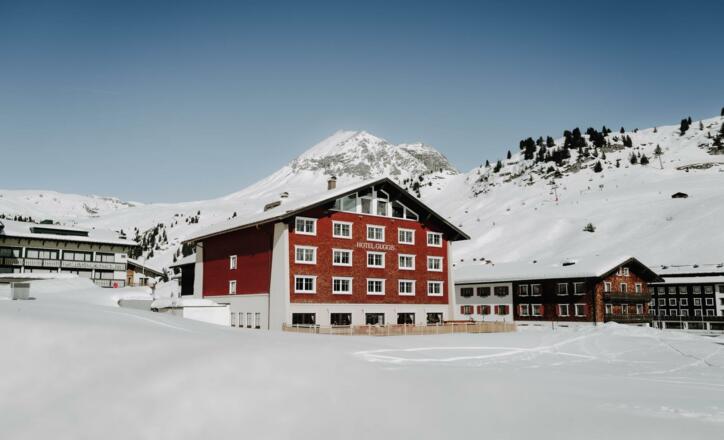 Hotel Guggis Zürs im Winter - Außenansicht