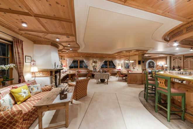 Hotel Guggis Zürs - Aufenthaltsbereich-Bar