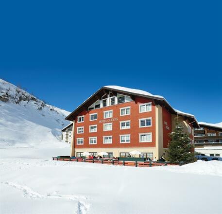 Hotel Guggis Zürs im Winter - Außenbereich