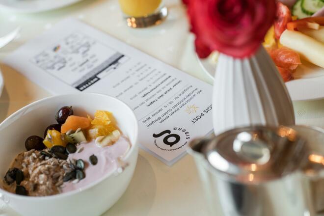 Hotel Guggis Zürs - Frühstückstisch