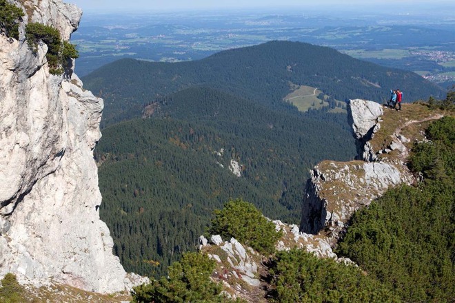 Aussicht-ins-Voralpenland-Huettenwanderung-koenigliches-Huettenquartett