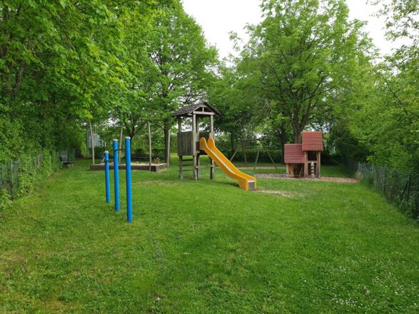 IGH-59 wunderschöner Spielplatz am Ortsausgang Bernsfelden  Richtung Baumriesenpfad Lindach