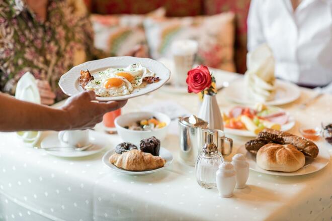 Hotel Guggis Zürs - Frühstückstisch