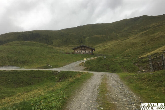 7.10 km - Vor Feldinghütte links abbiegen (&quot;Angertal&quot;).