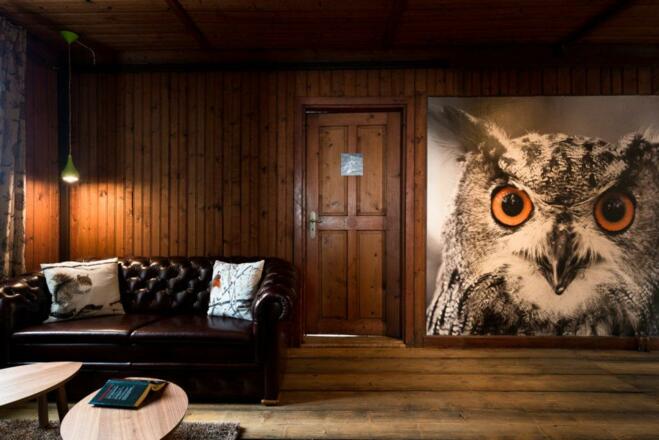 Altes Forsthaus - Wohnzimmer mit Eulenbild