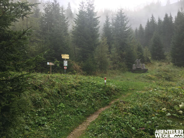 3.10 km - Rechts auf Fahrweg abbiegen ("Schattbachalm").