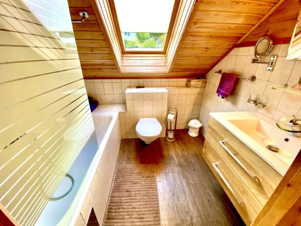 Ferienhaus Silvrettasicht - Badezimmer 1 im OG