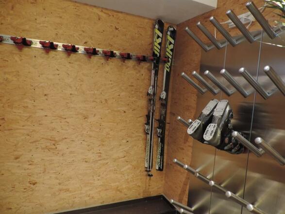 Skiraum mit Schuhtrockner
