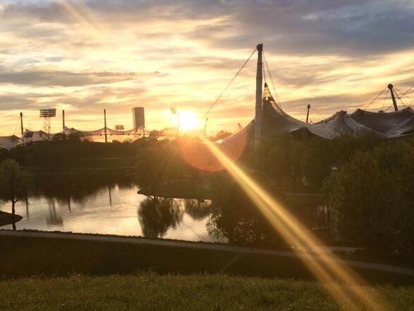 Ausblick Olympiapark bei Sonnenuntergang