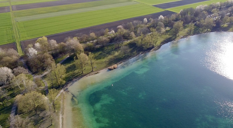 Vogelperspektive auf den Feringasee