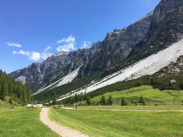 4B28438E-BBF3-4141-883C-125345AF213D_1_105_c