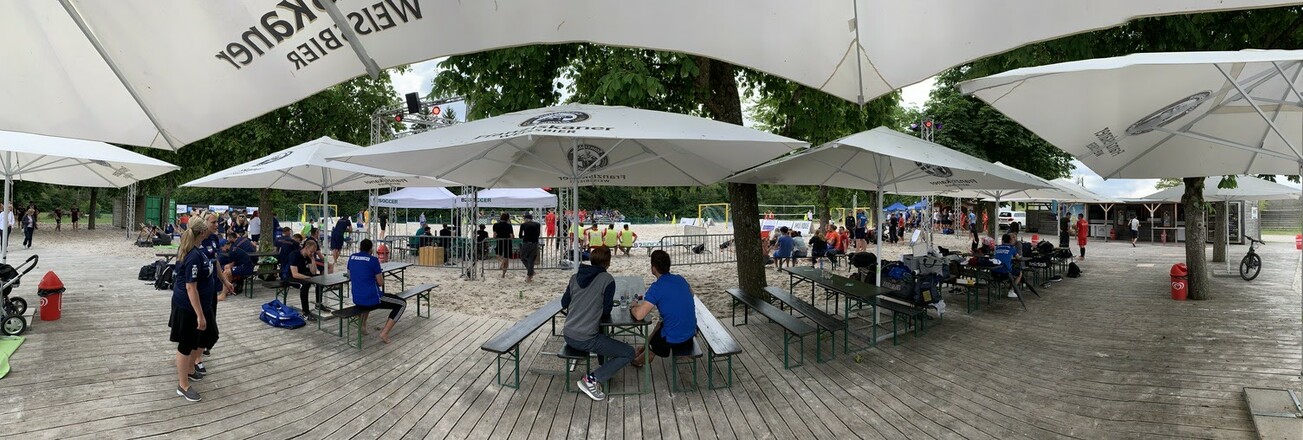 Beachcourts Sitzmöglichkeiten an der Regatta in Oberschleißheim