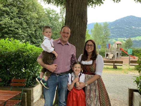 60DD8A5A-DCEA-440A-A678-19F8D9426486_1_105_c