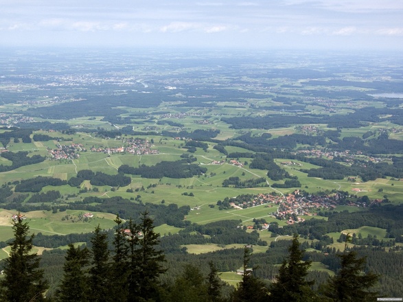Ausblick vom Gipfel der Hochries nach Samerberg