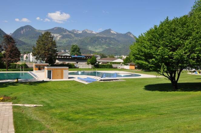 Freizeitbad_Val_Blu_Bludenz_im_Sommer_(c)_Hefti_Fo