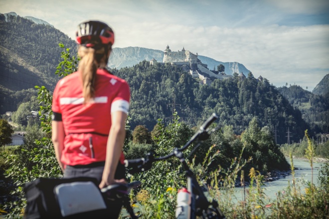 Tauernradweg Blick auf die Burg Hohenwerfen