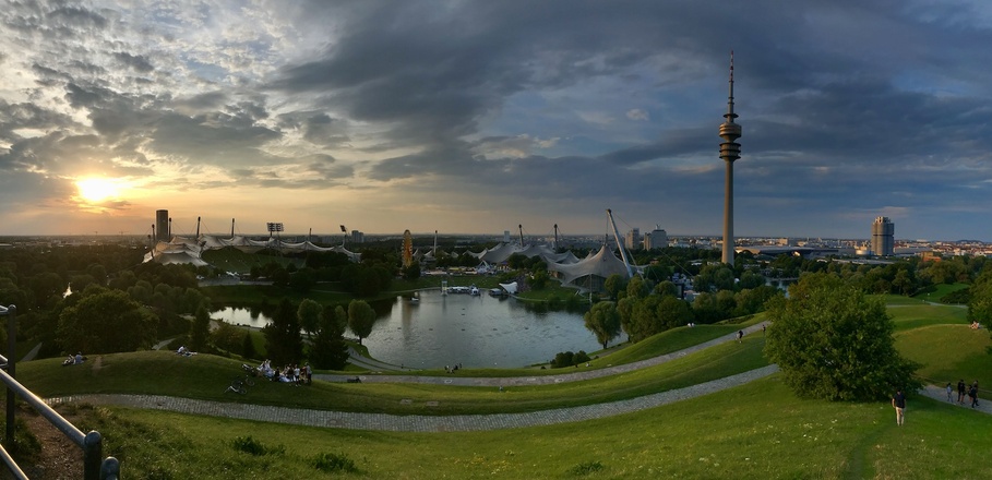 Aussicht vom Olympiaberg bei Sonnenuntergang