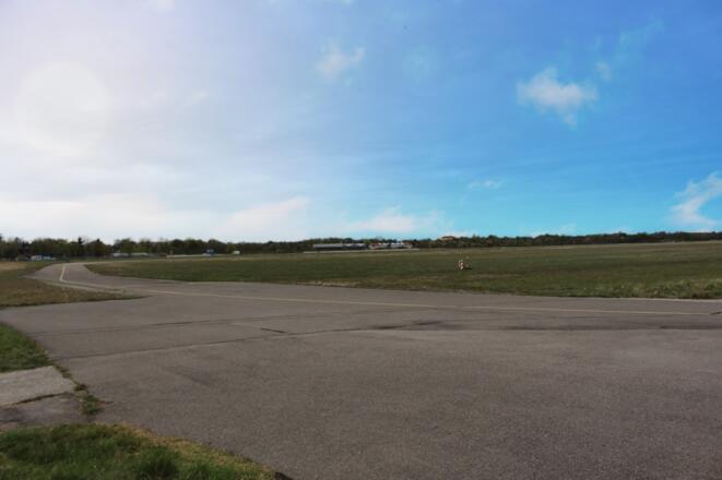 Blick auf das Flugfeld