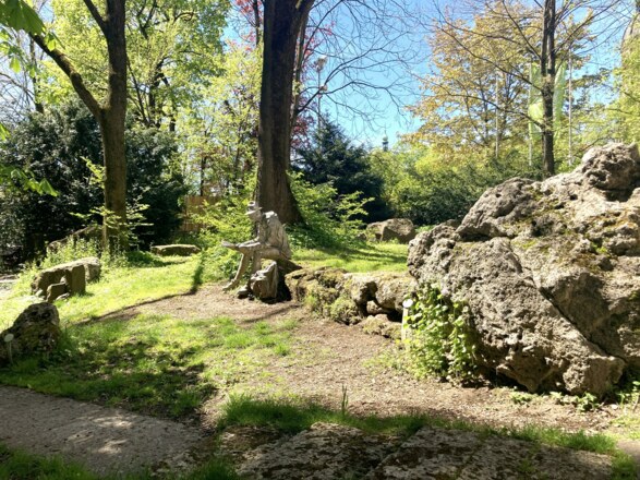 Bergsteiger Skulptur im Garten des Alpinen Museums