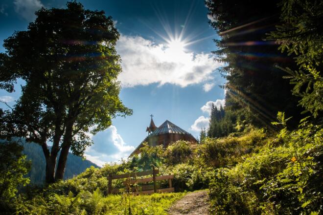 Wanderweg Richtung Sattelbauer vorbei an der Kapelle