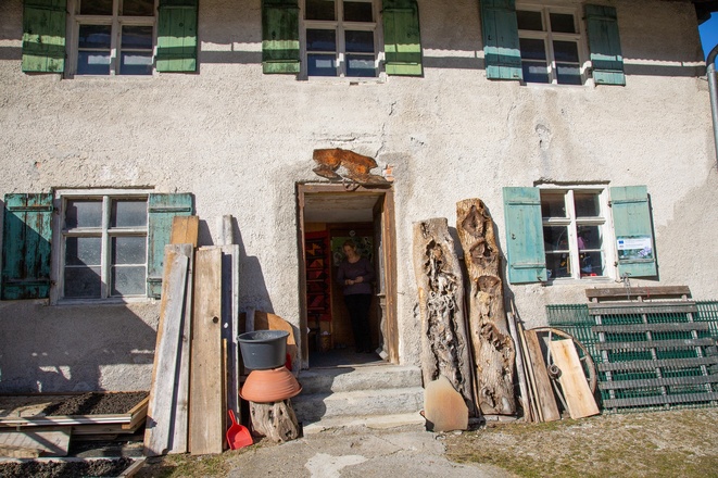 Der Hofladen von Allgäu Alpaka in einem alten Bauernhaus in Pfronten-Steinach